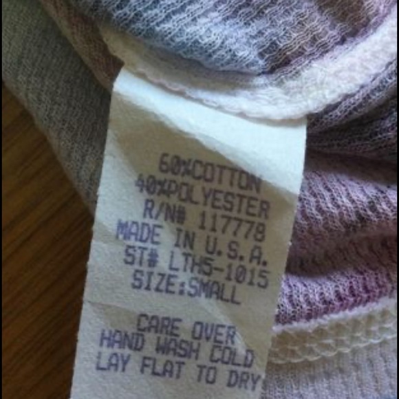 Vintage Love Stitch Graphic Women’s top Size Small - Picture 4 of 4